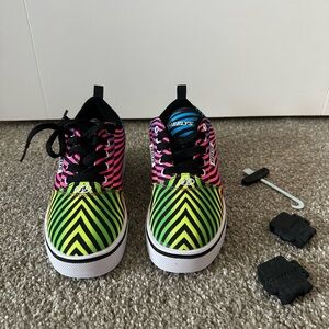 NEW Heelys Pro 20 Prints Wheeled Shoes Black Rainbow Youth Size 4/Women’s Size 5